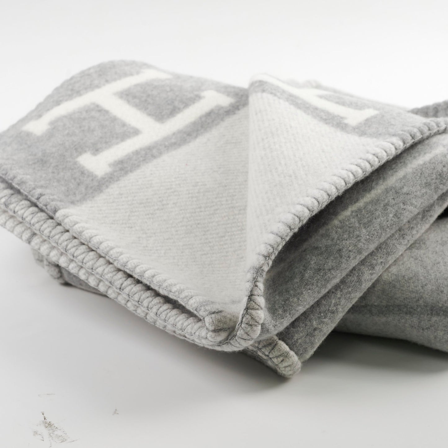 Hermes Avalon Throw Blanket Ecru and Gris Clair