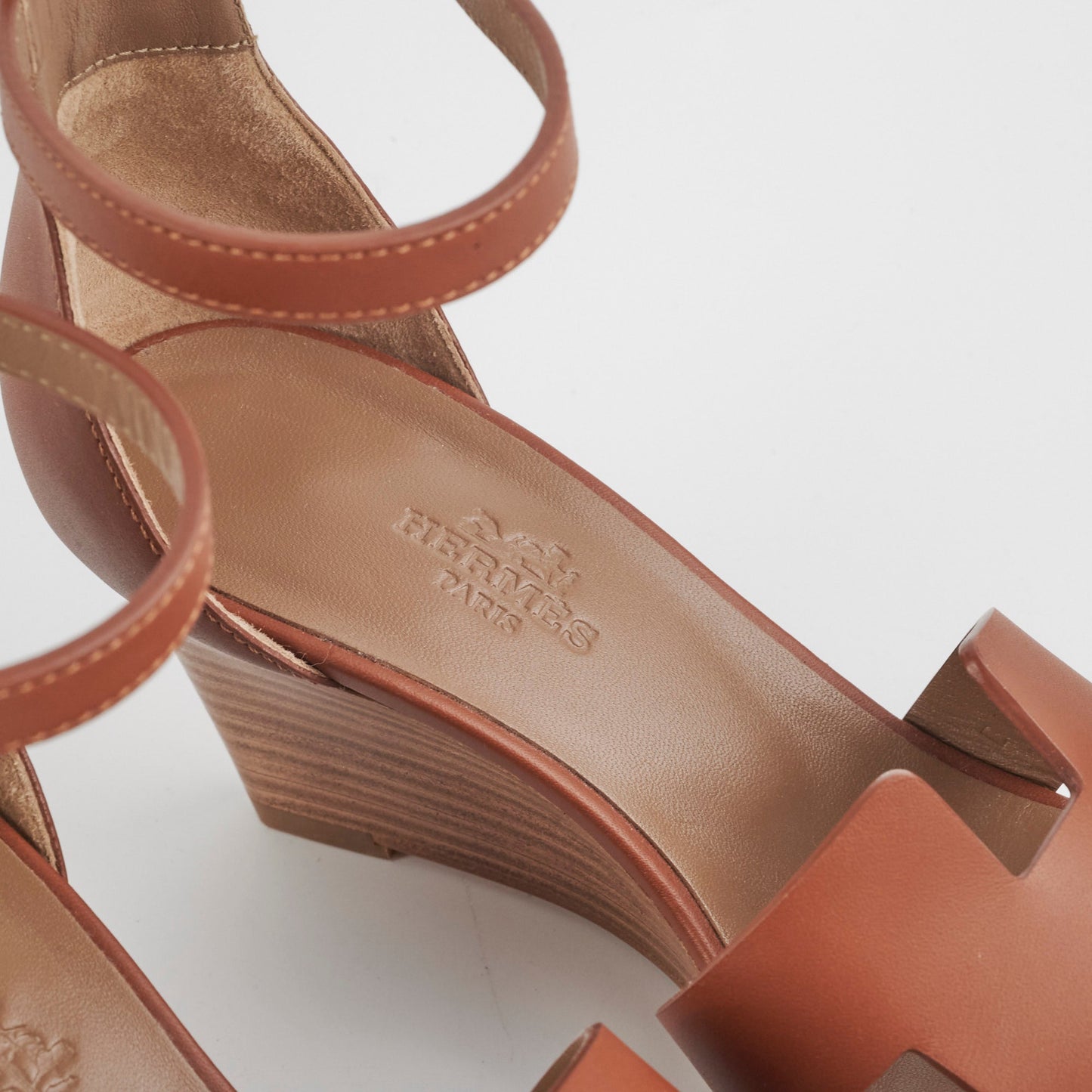 Hermes Legend Gold Size 34 Sandals