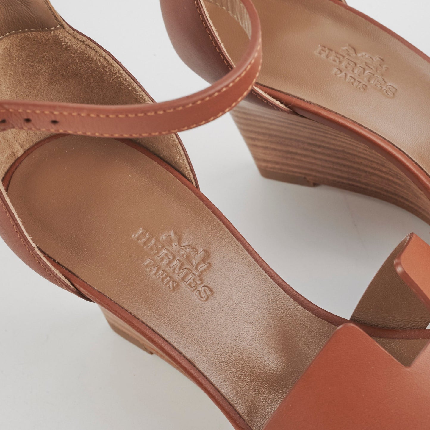 Hermes Legend Gold Size 34 Sandals