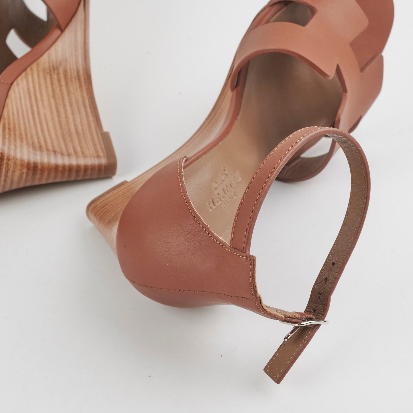 Hermes Legend Gold Size 34 Sandals
