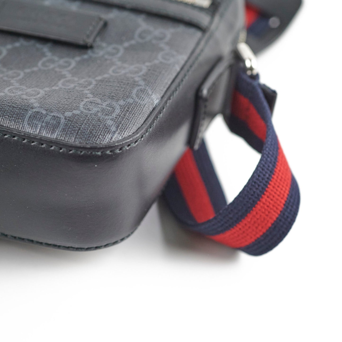 Gucci GG Supreme Messenger Bag Dark Grey