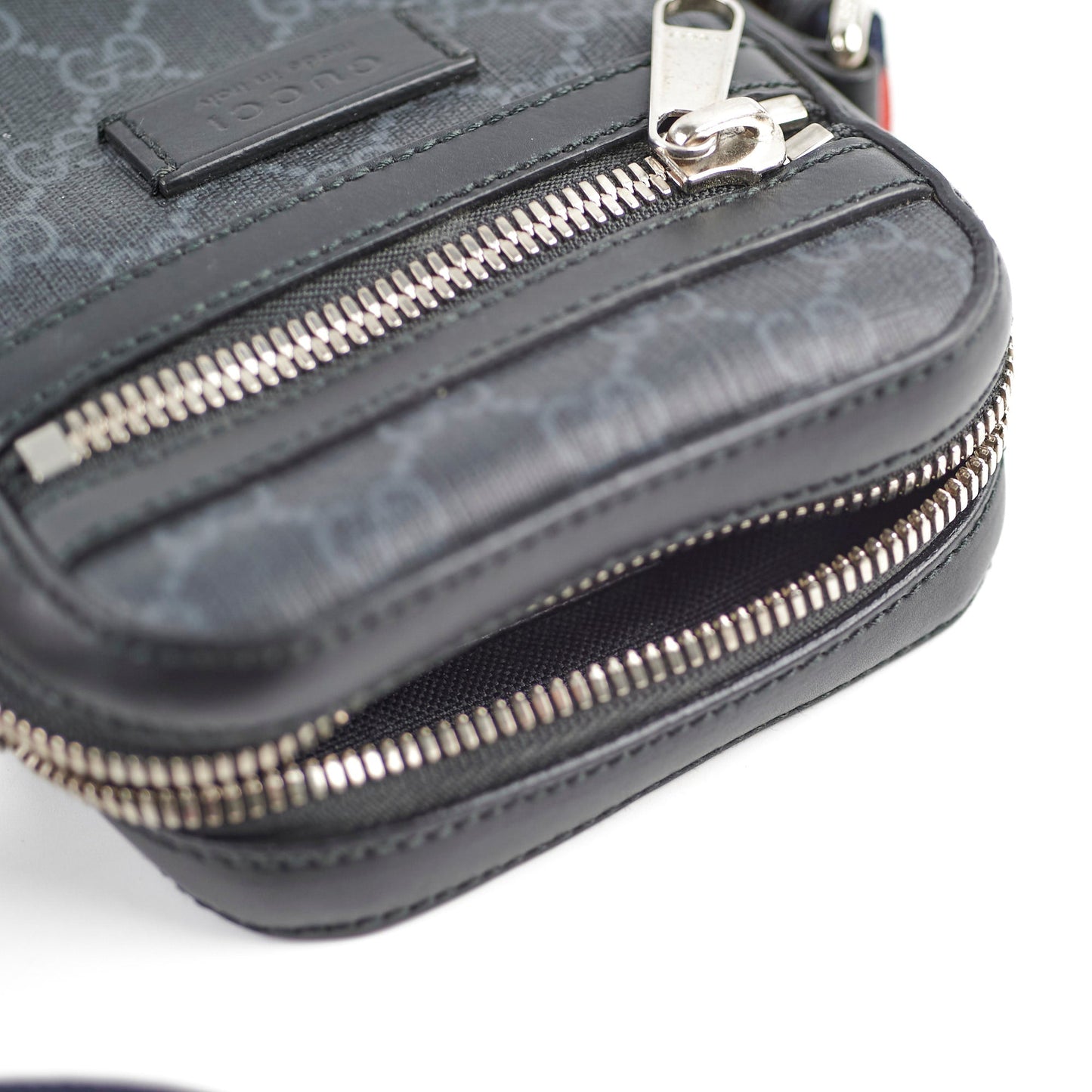Gucci GG Supreme Messenger Bag Dark Grey