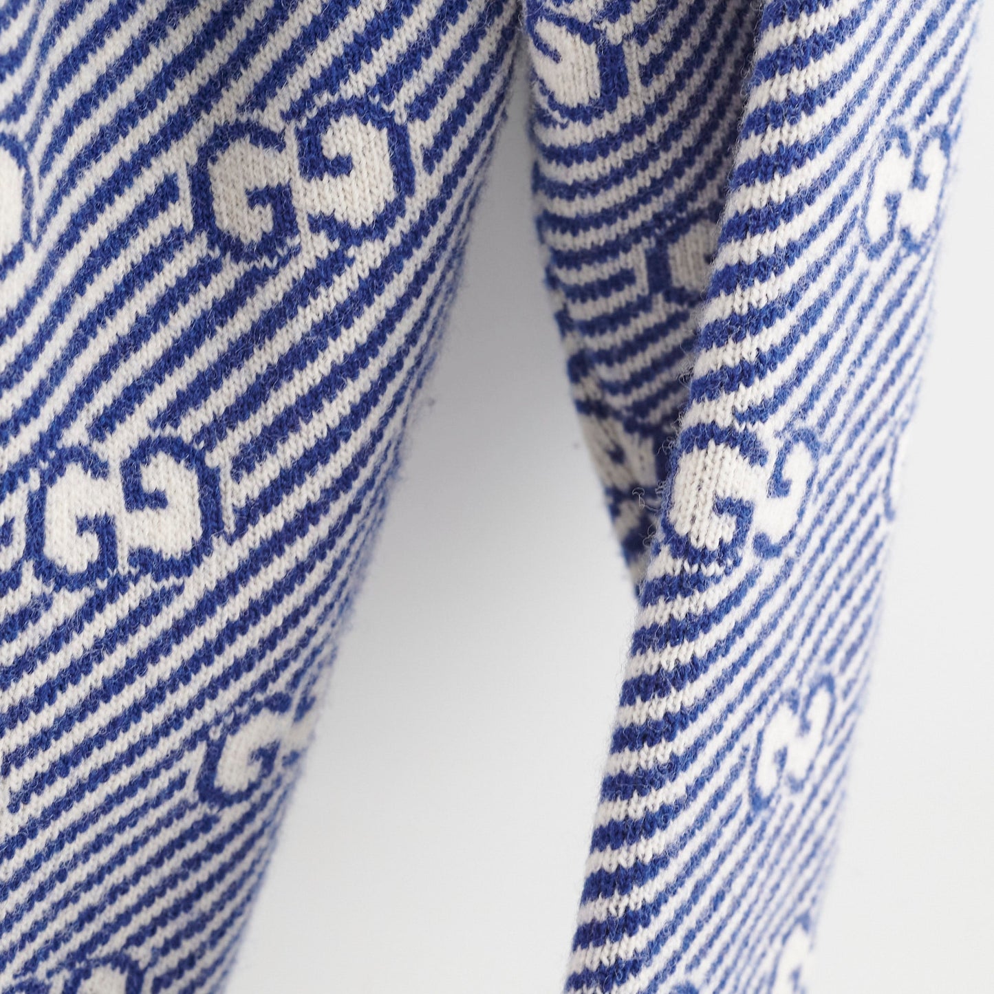 Gucci Sweater Blue/White Girls Size Size 8