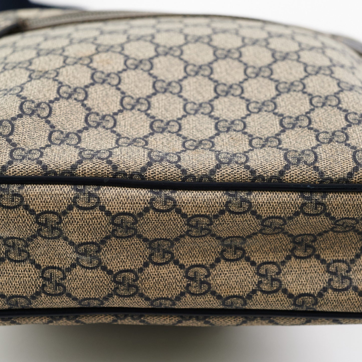 Gucci Messenger GG Supreme Canvas Large