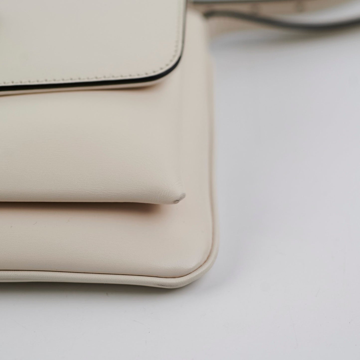 Gucci Arli Leather Cream Crossbody Bag