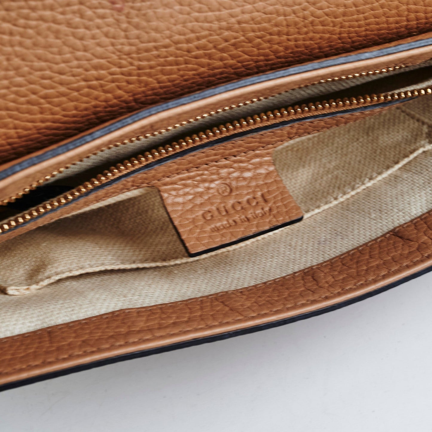 Gucci Soho Swing Chain Bag Beige