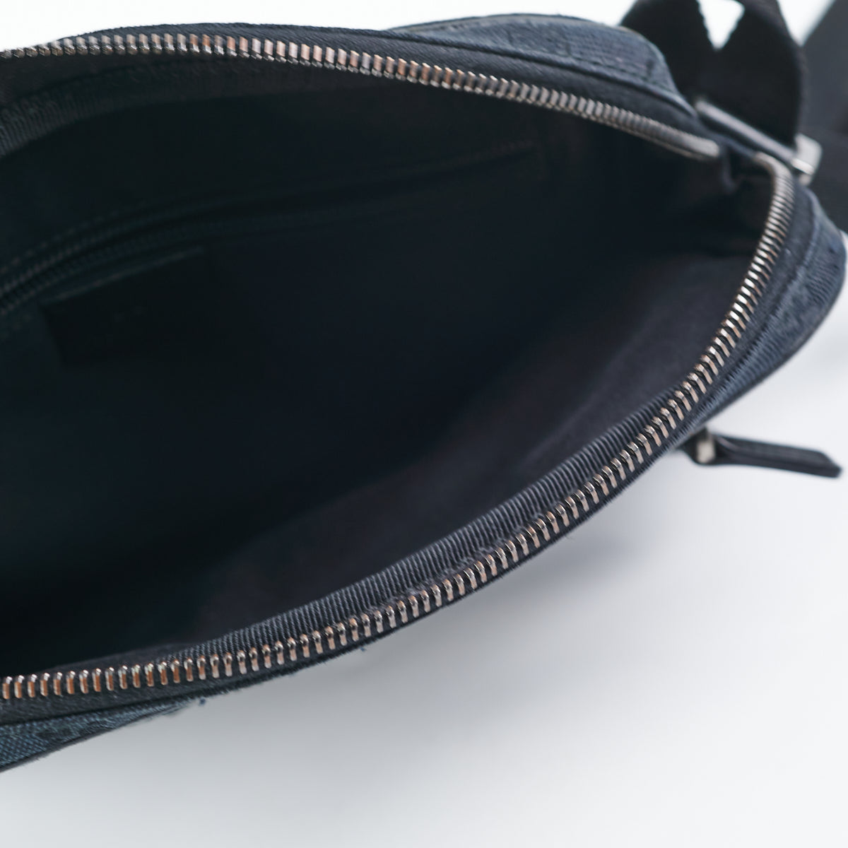 Gucci Men Messenger Canvas Black