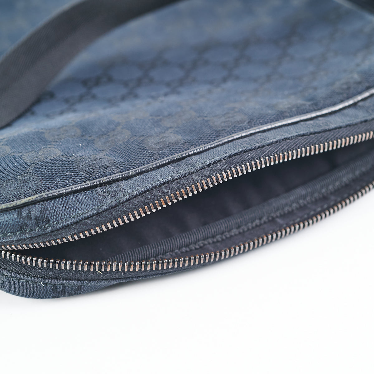 Gucci Men Messenger Canvas Black