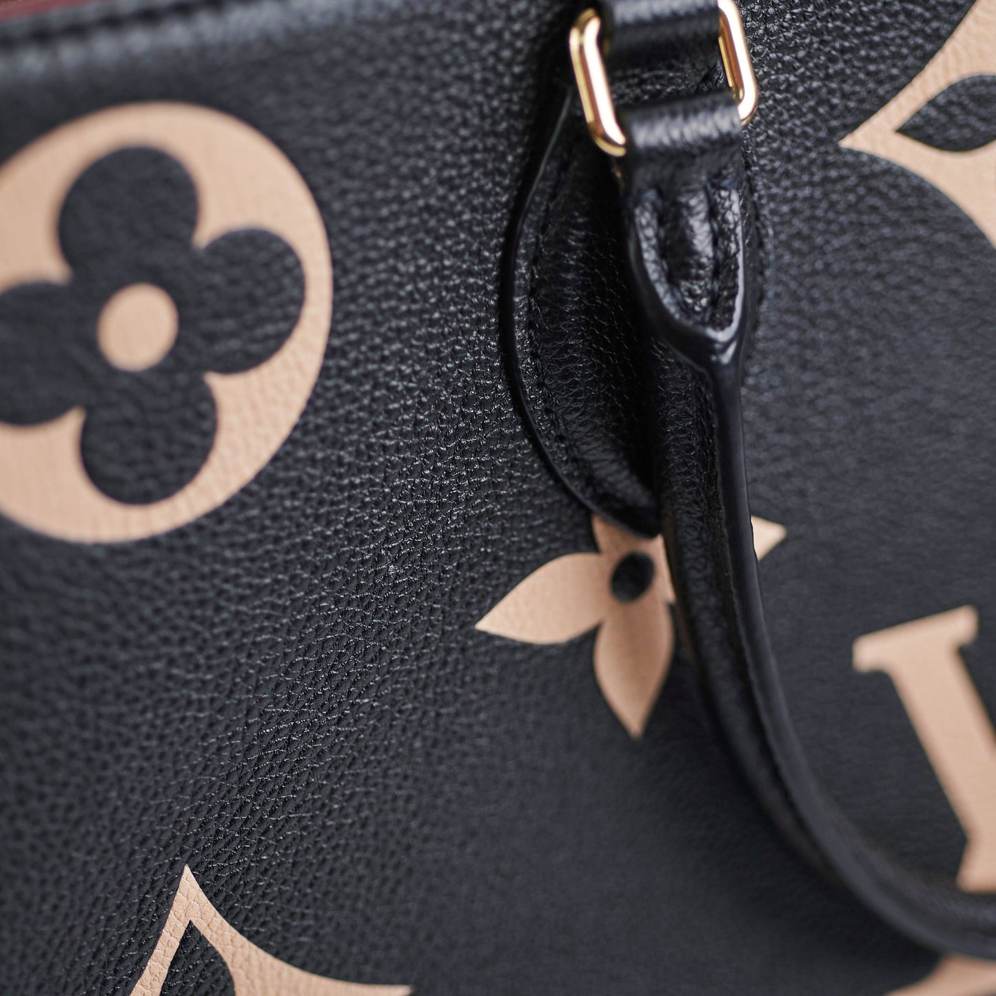 ITEM 18 - Louis Vuitton OnTheGo MM Bicolour