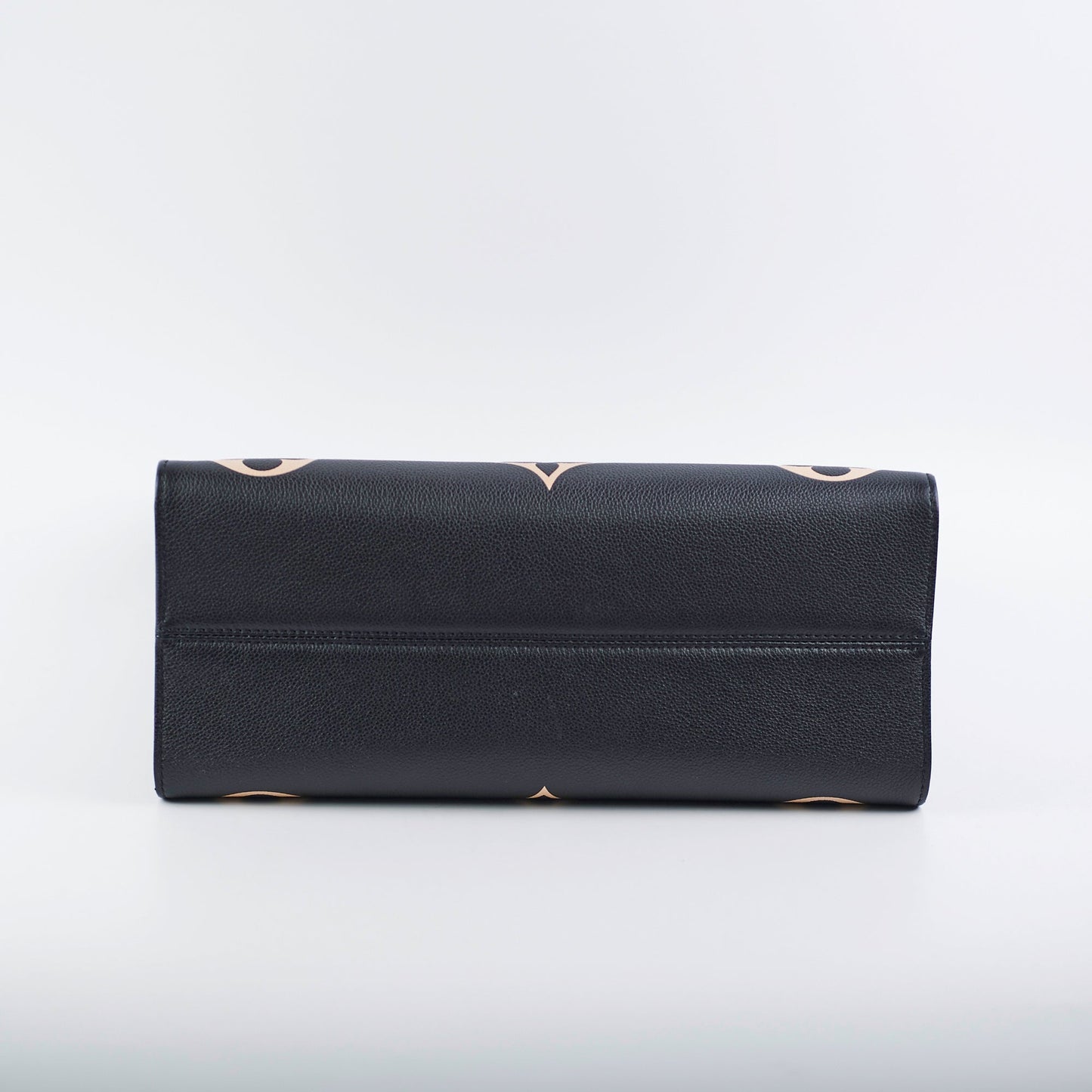 ITEM 18 - Louis Vuitton OnTheGo MM Bicolour