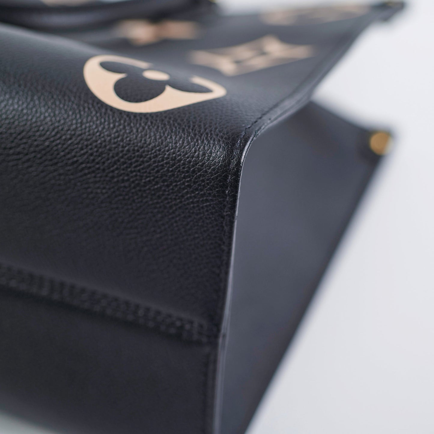 ITEM 18 - Louis Vuitton OnTheGo MM Bicolour
