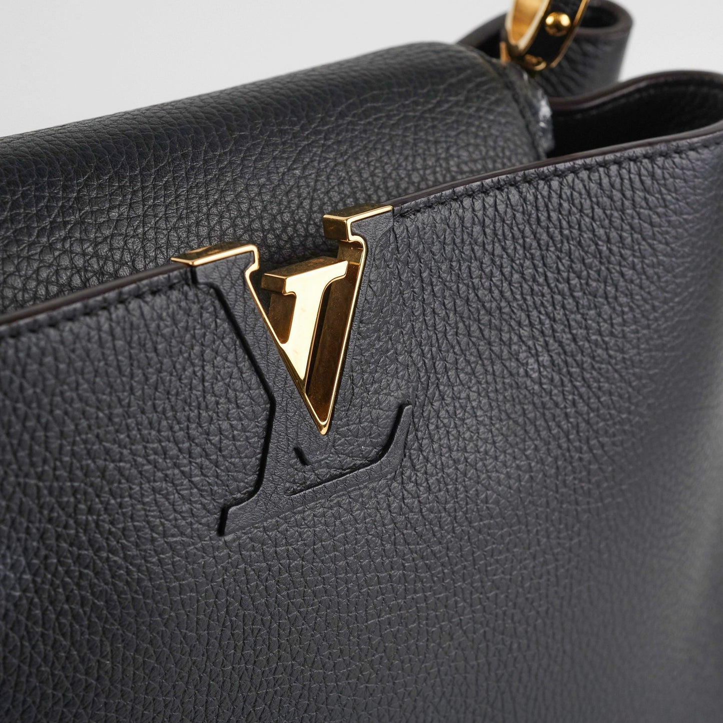 Louis Vuitton Capucines MM Black
