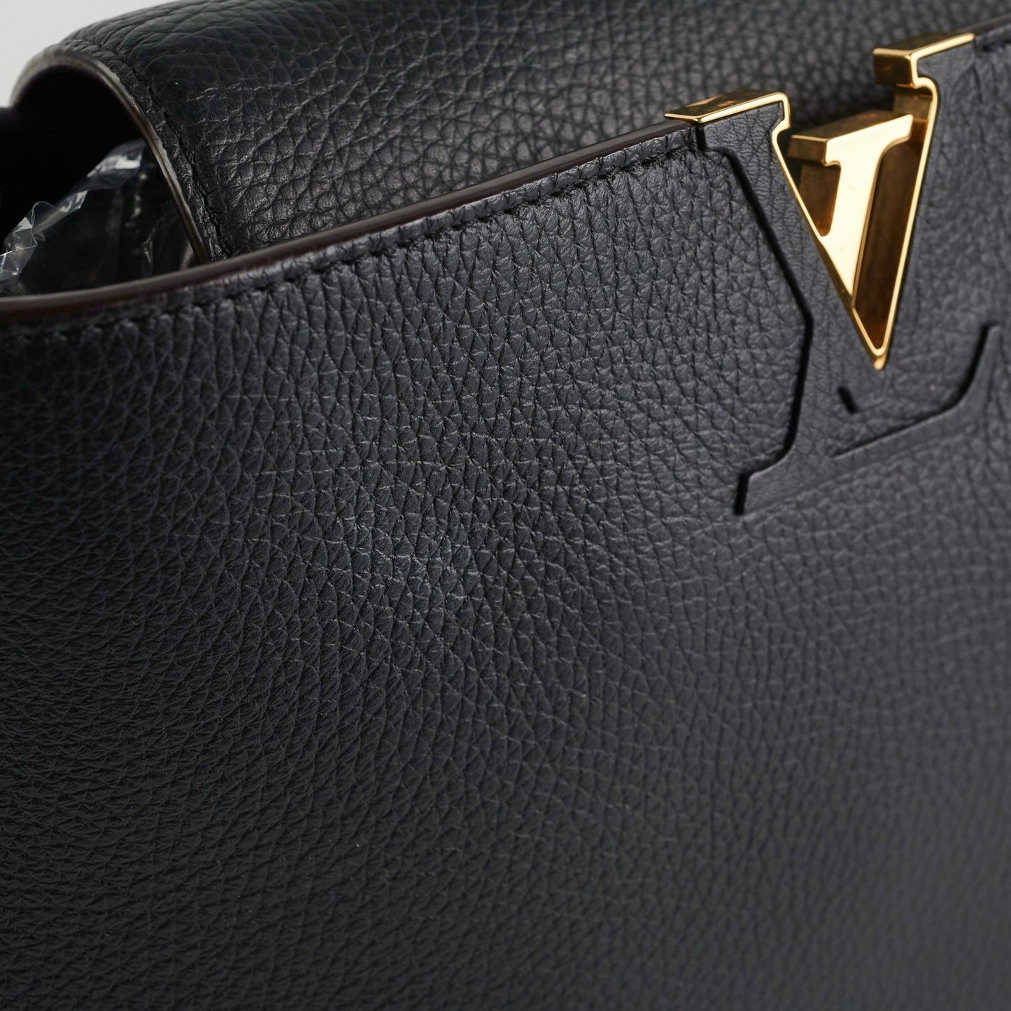 Louis Vuitton Capucines MM Black