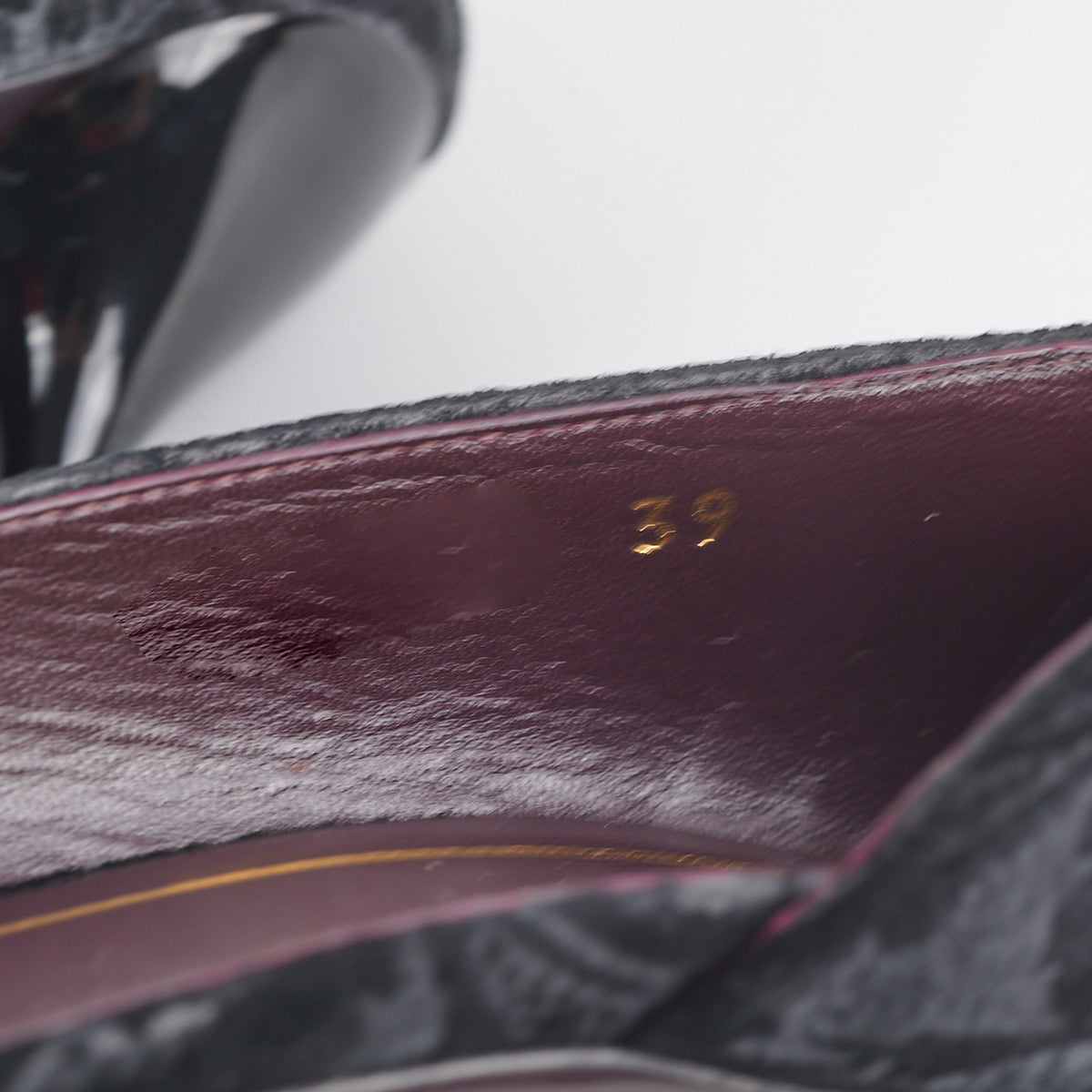 Gucci Suede Pineapple Small Nero Size 39