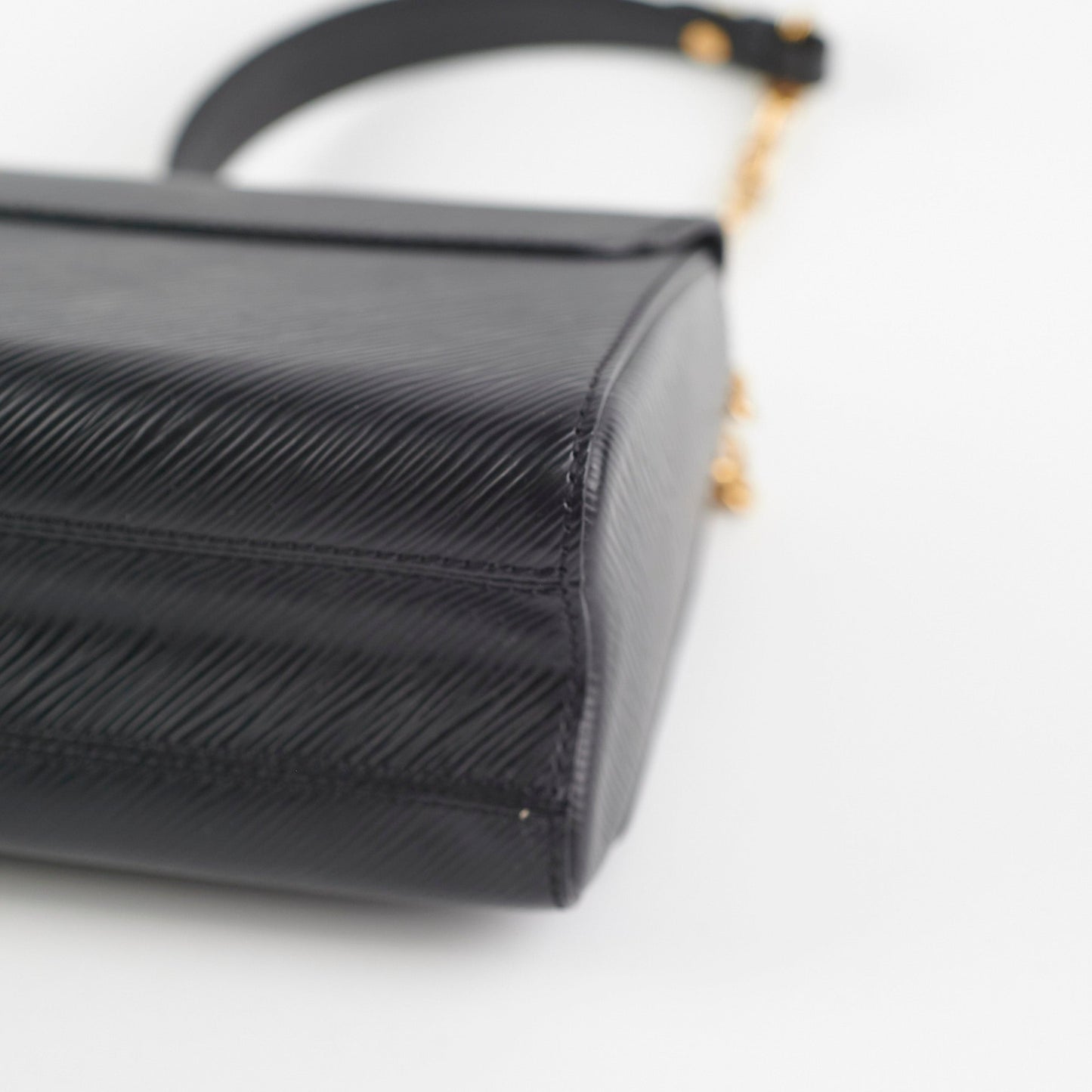 18/7- Louis Vuitton Twist MM Black Bag