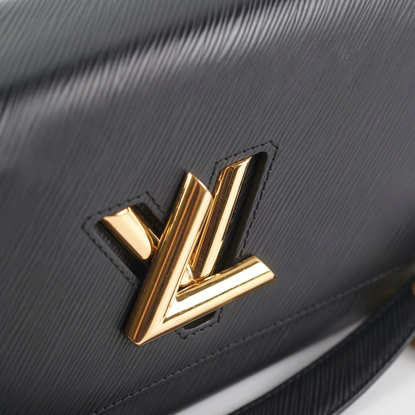 18/7- Louis Vuitton Twist MM Black Bag