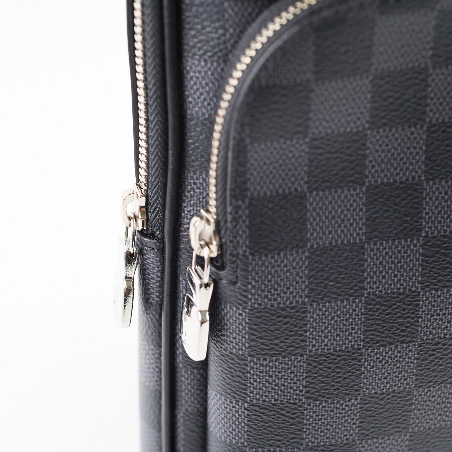 Louis Vuitton Avenue Slingbag Damier Graphite