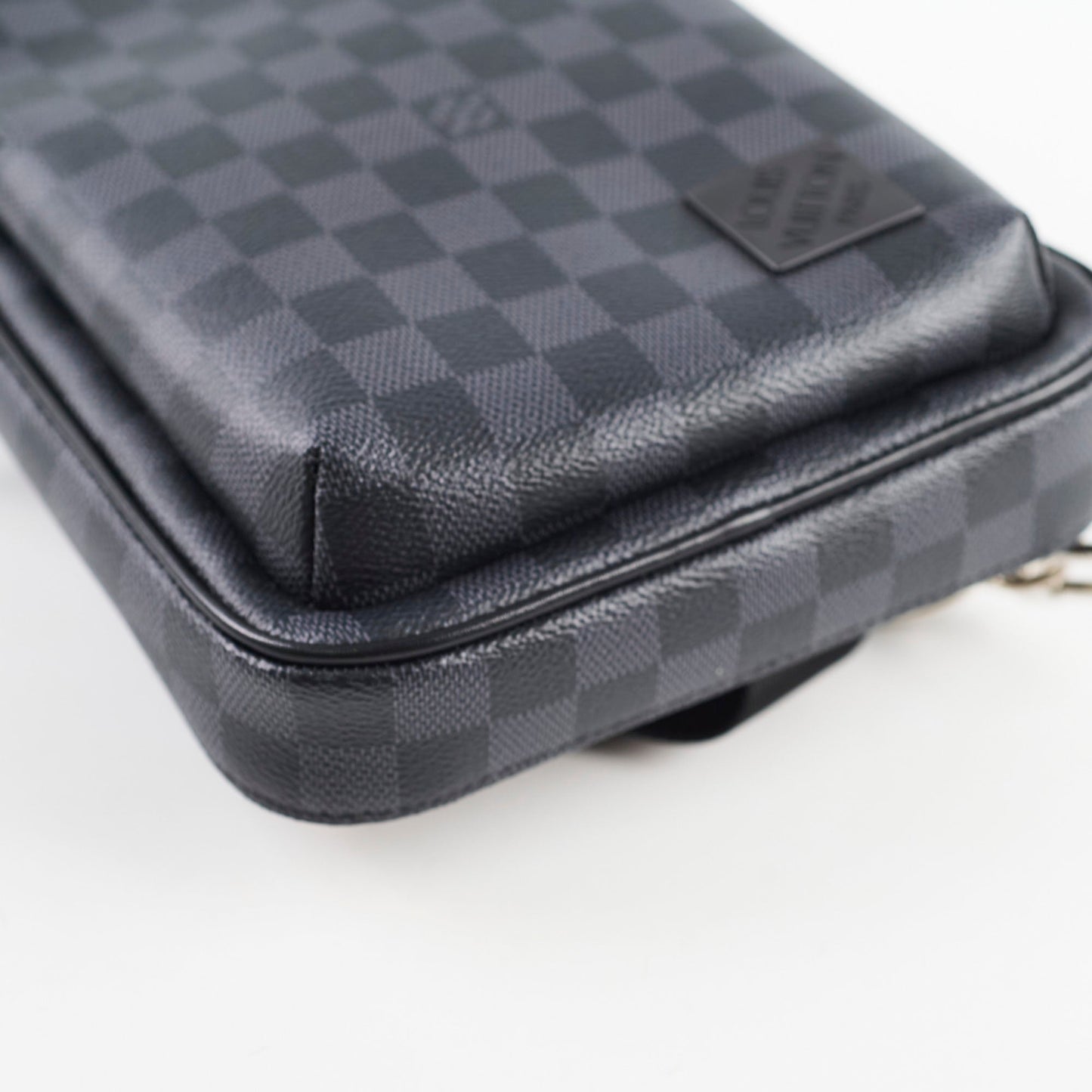 Louis Vuitton Avenue Slingbag Damier Graphite