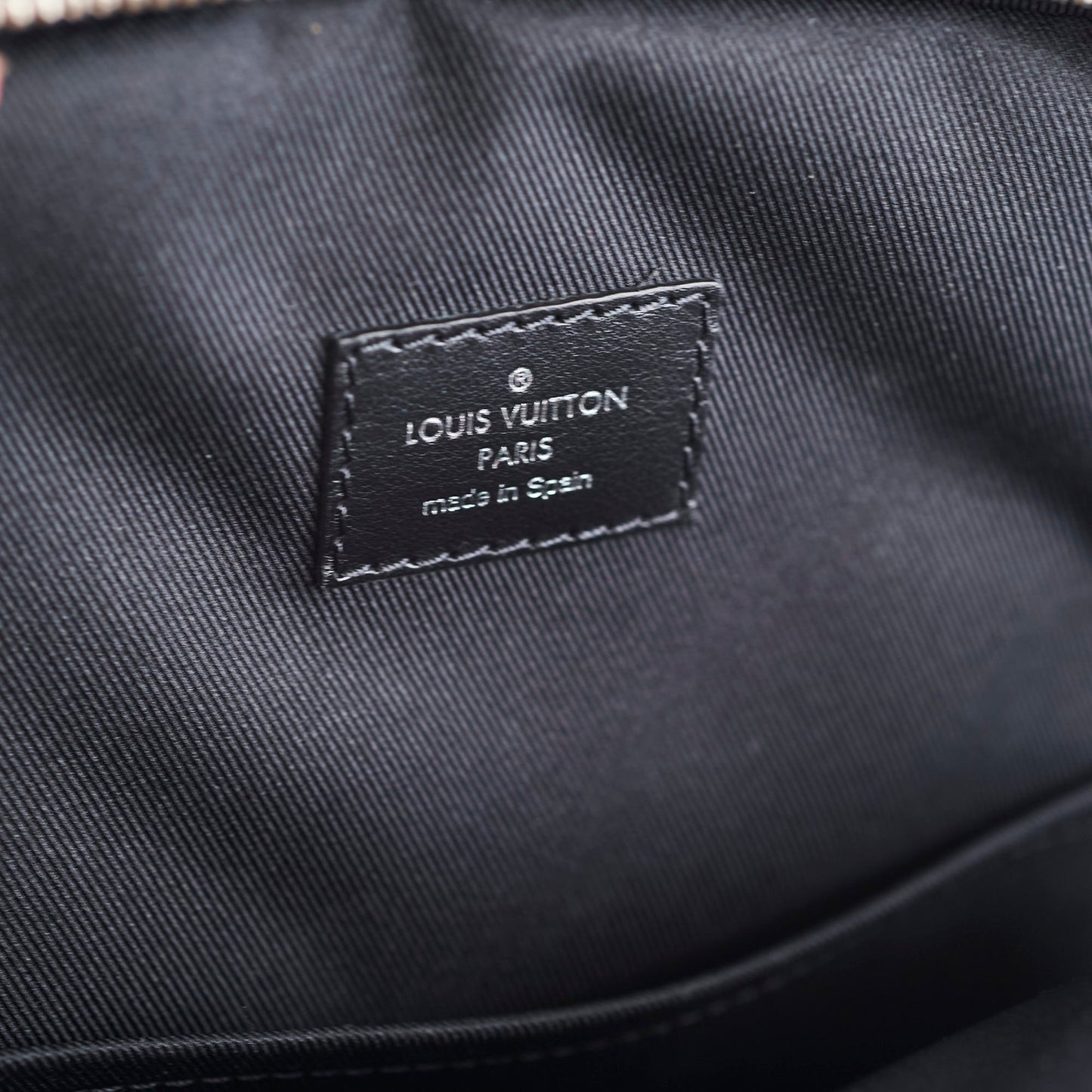 Louis Vuitton Avenue Slingbag Damier Graphite