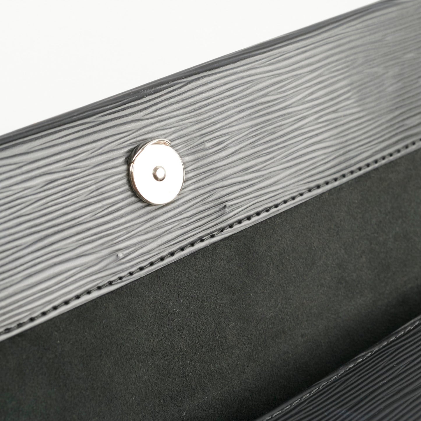 Louis Vuitton Cluny MM Epi Black Shoulder Bag