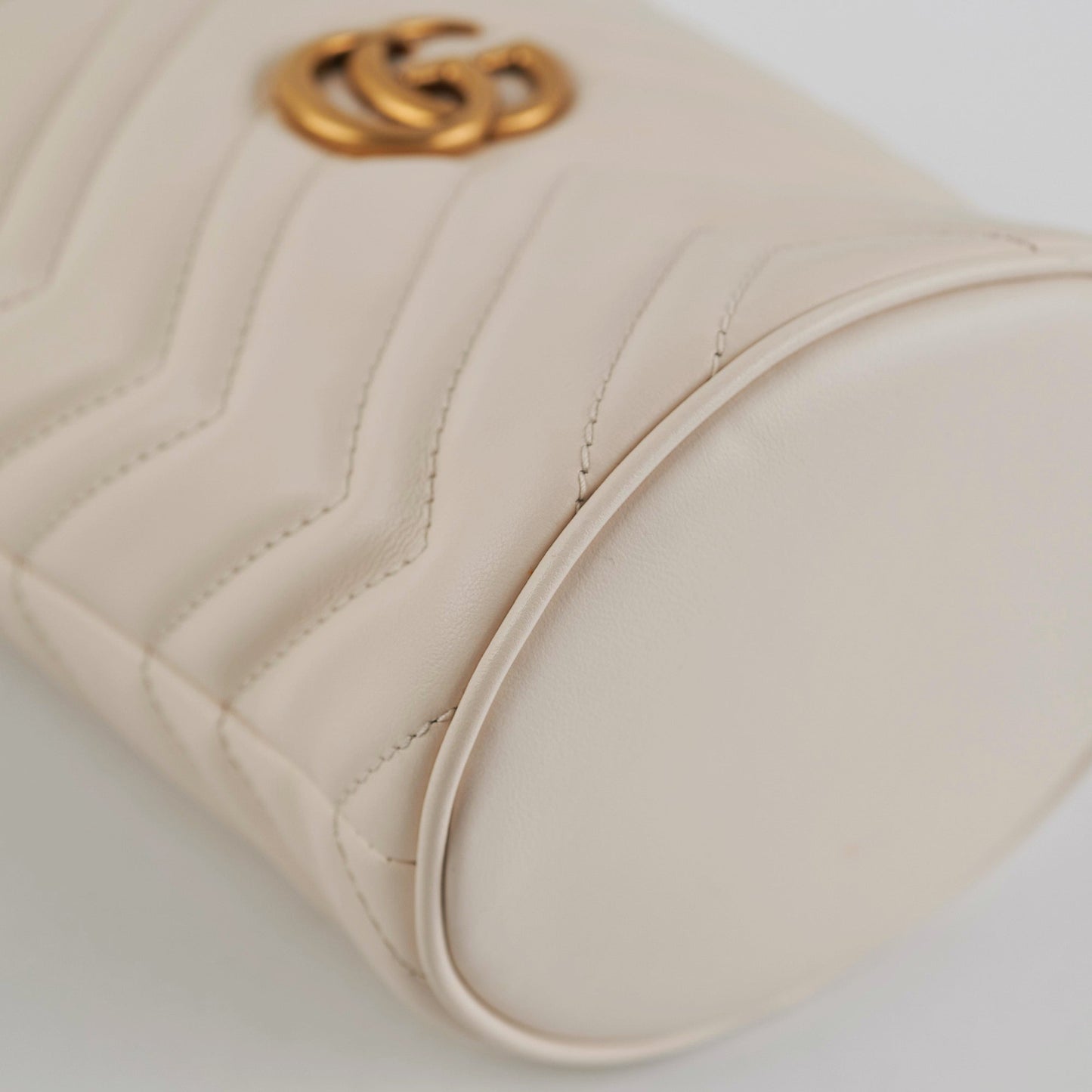Gucci GG Marmont Mini Bucket Bag White HOLD AL