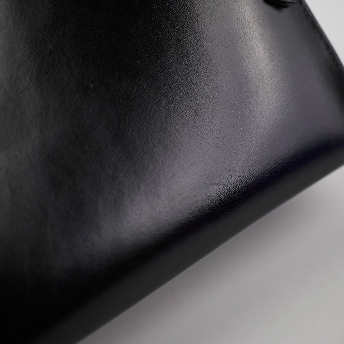 Hermes Vintage Kelly 28 Box Leather Noir Black - N Circle Stamp 1984