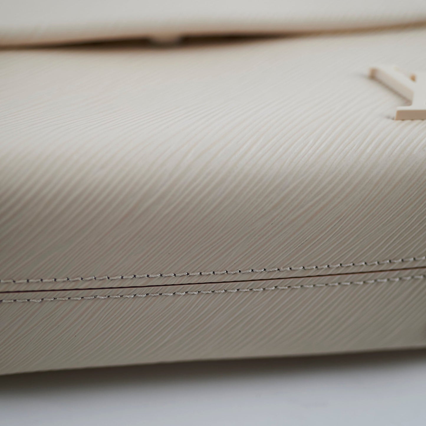 Deal of The Week - Louis Vuitton Mini Clunny Ivory