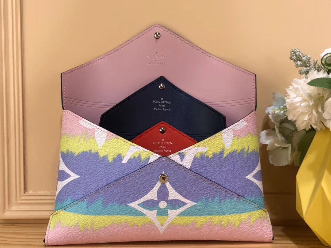 Louis Vuitton Escale Pochette Kirigami