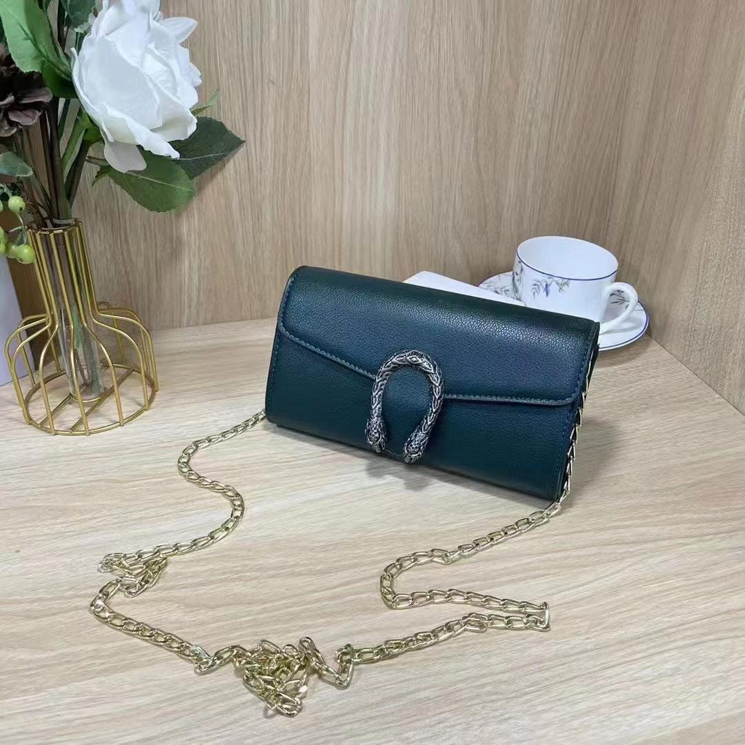 Gucci Women's Cross Body Bag -  Design with Logo, Long Chain (Green)