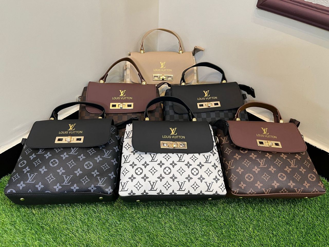High-Quality Louis Vuitton Crossbody Bag with Metal Lock (Brown-2)