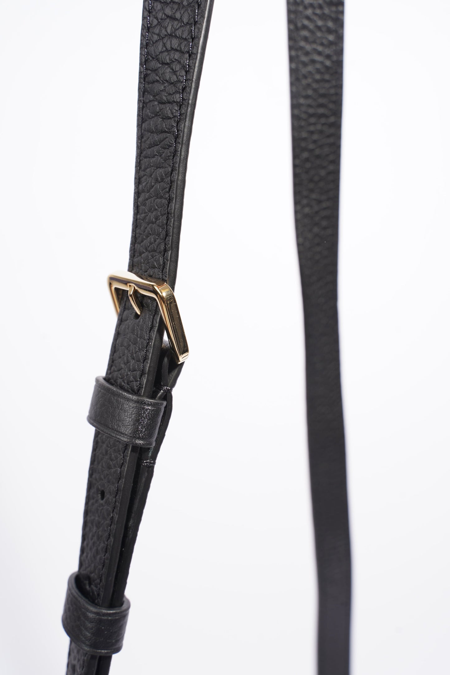 Louis Vuitton Capucines MM Black Taurillon Leather