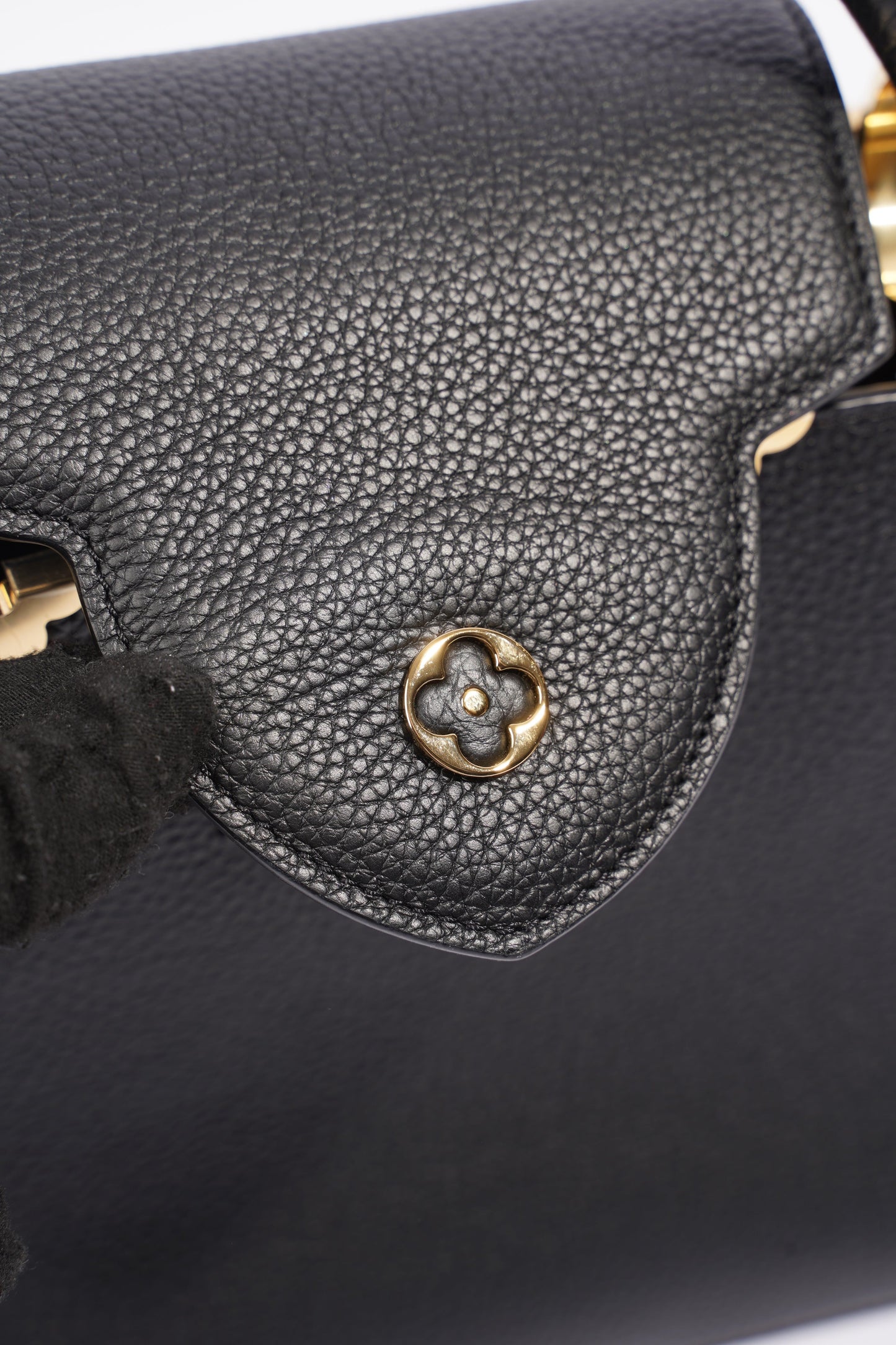 Louis Vuitton Capucines MM Black Taurillon Leather