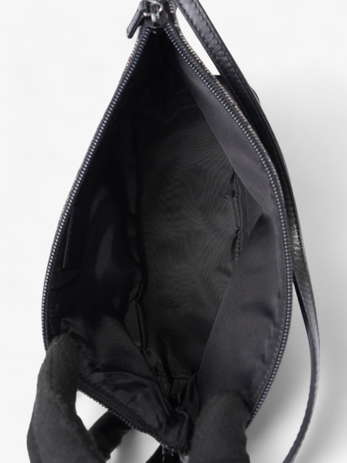 Gucci Pochette Boat Baguette Black Canvas