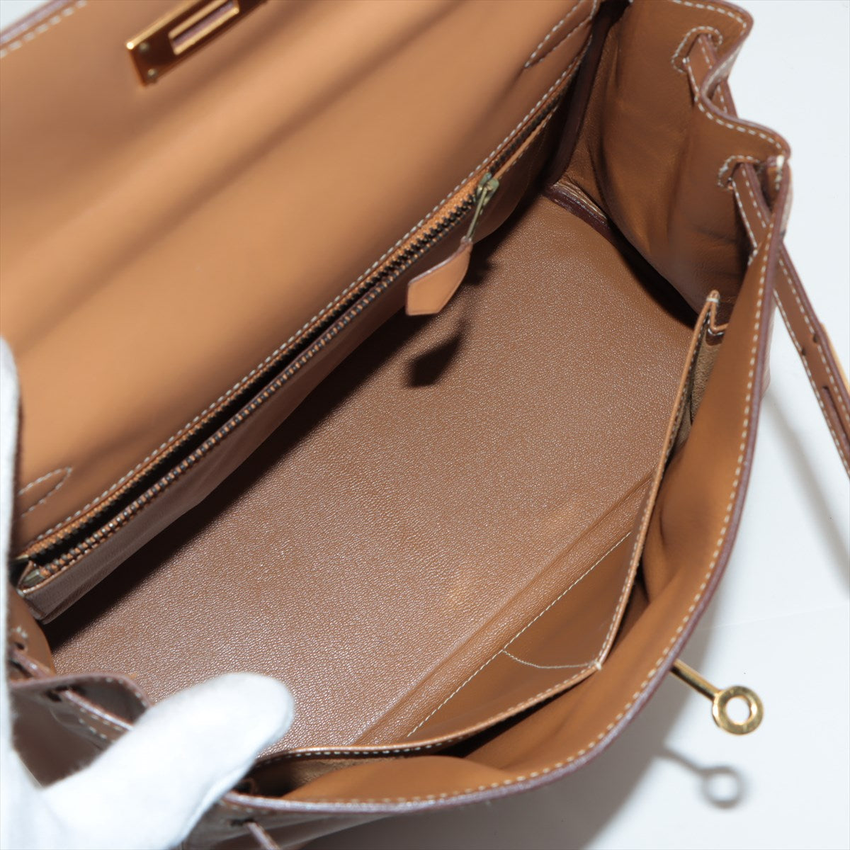 Hermes Kelly 28 Box Calf Gold - V Stamp