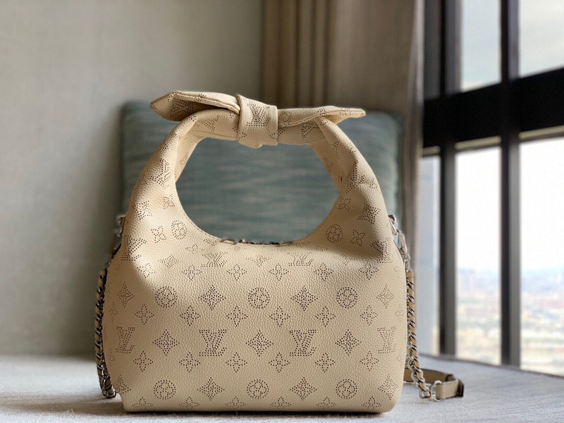 Alice Bags- Louis Vuittons  - 16383