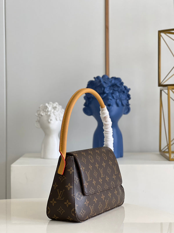 Alice Bags- Louis Vuittons  - 16625