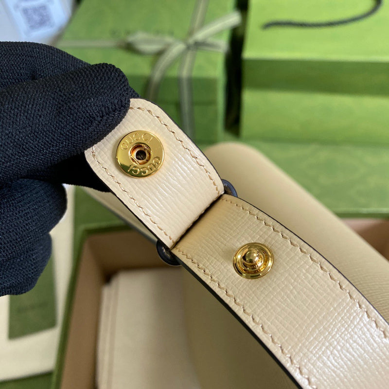 Gucci   Luxury Bags  1083