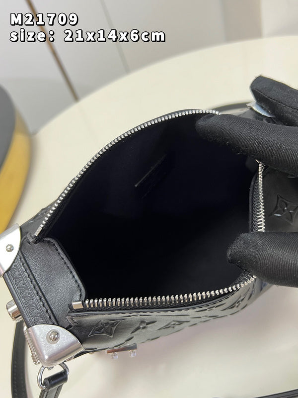 Alice Bags- Louis Vuittons  - 16054