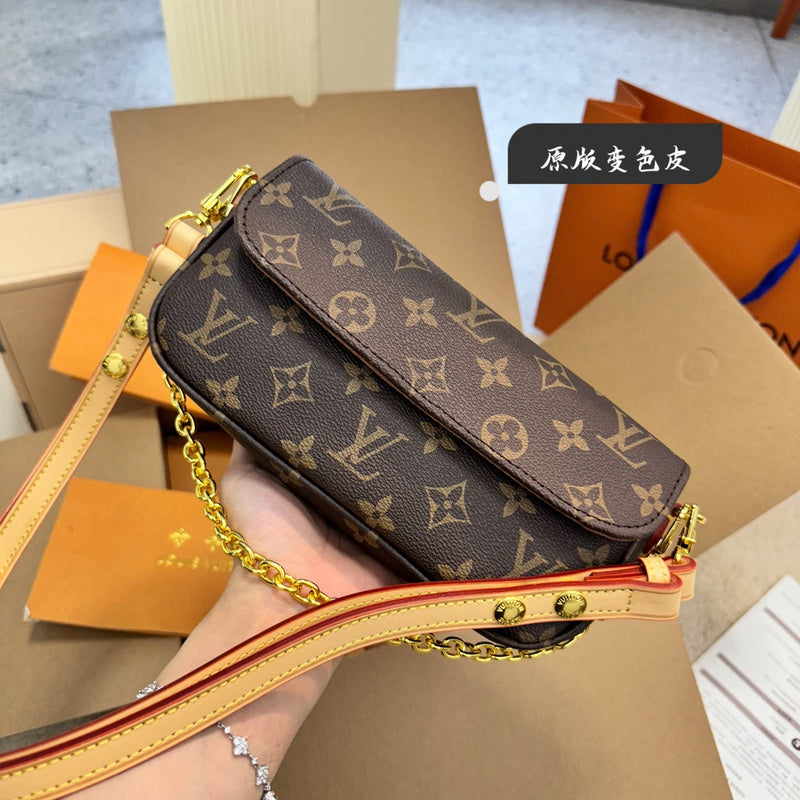 Alice Bags- Louis Vuittons  - 15904