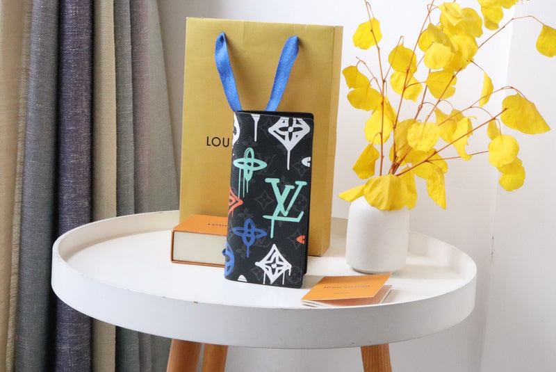 Alice Bags- Louis Vuittons  - 16005