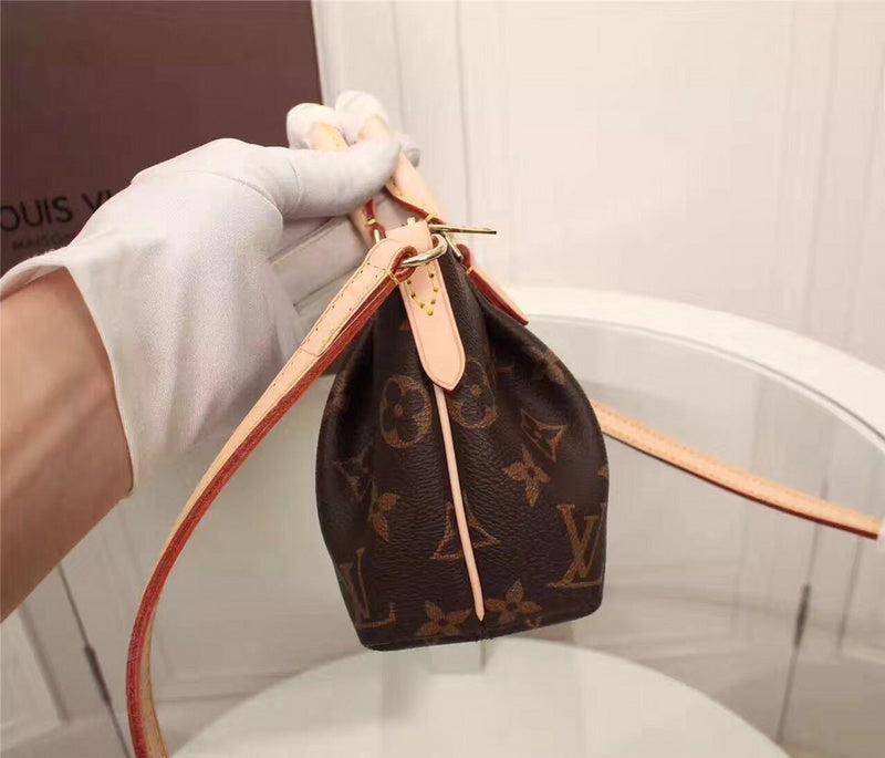 Alice Bags- Louis Vuittons  - 16365