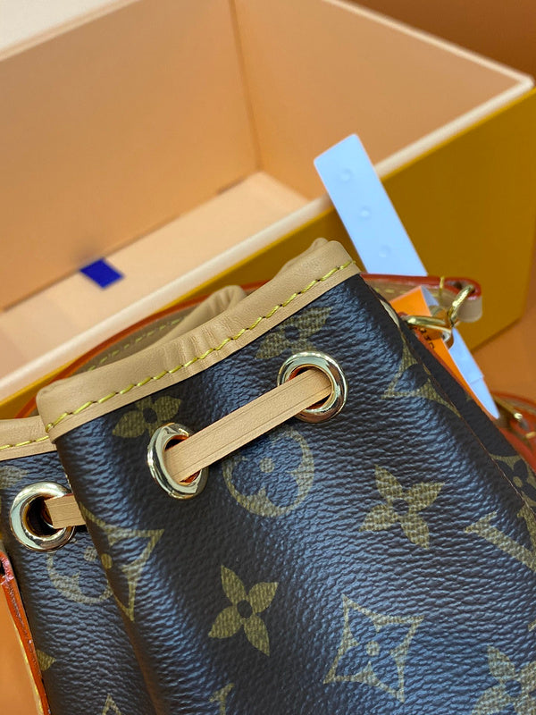 Alice Bags- Louis Vuittons  - 16368