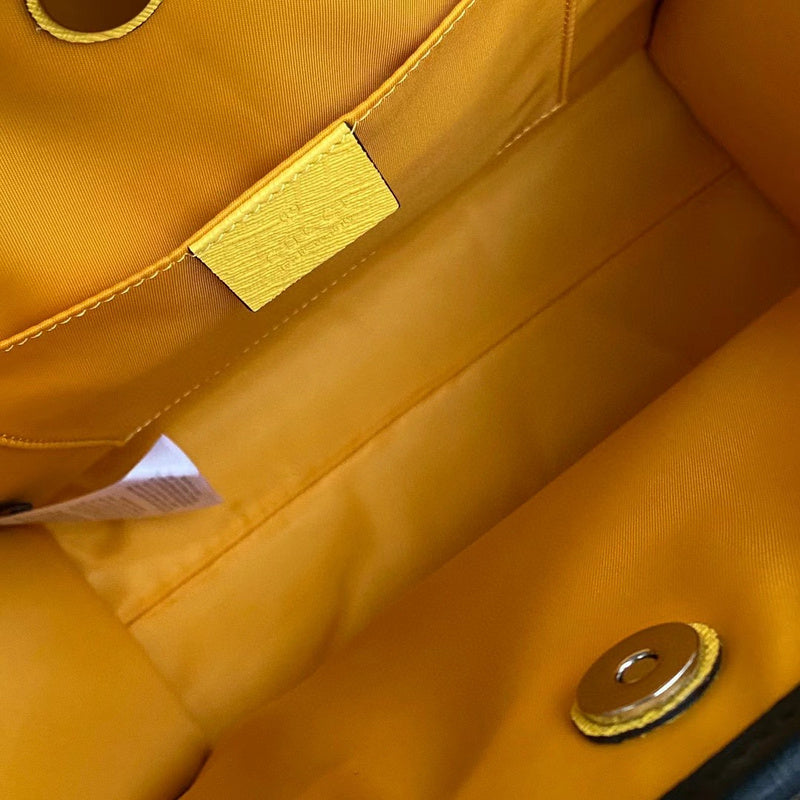 Gucci   Luxury Bags  1071
