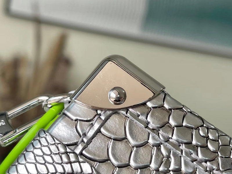 Alice Bags- Louis Vuittons  - 15878
