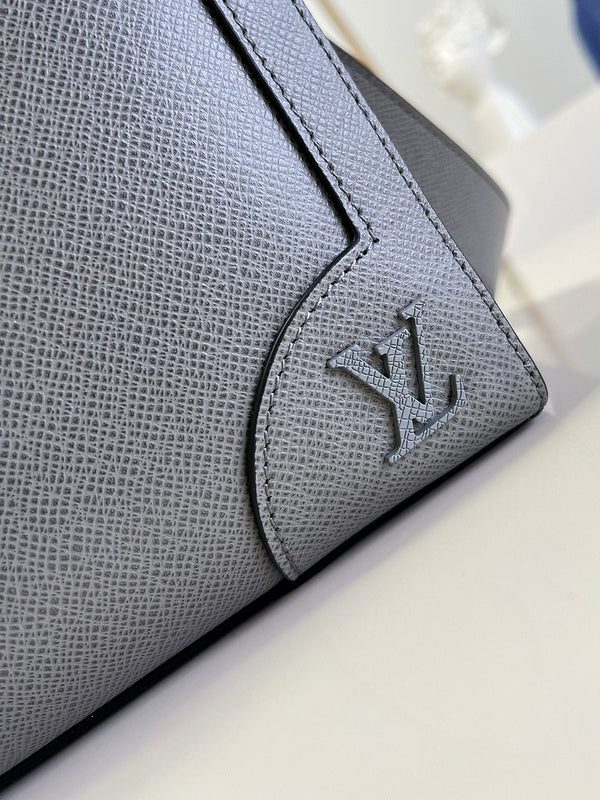 Alice Bags- Louis Vuittons  - 16102