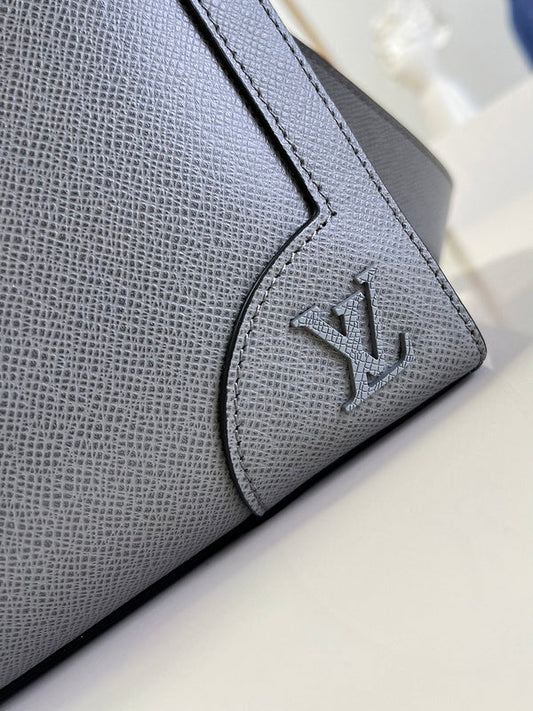 Alice Bags- Louis Vuittons  - 16102