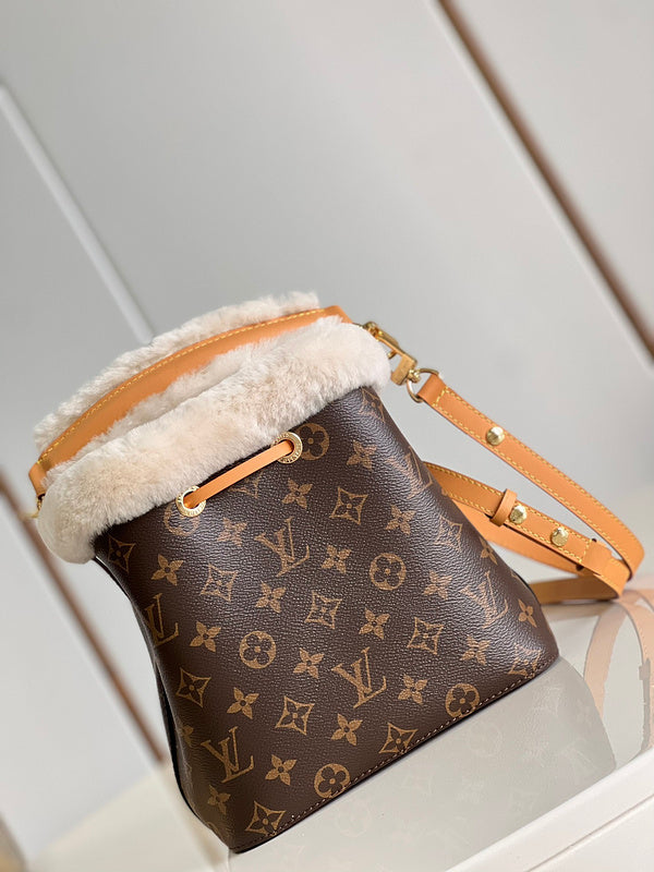 Alice Bags- Louis Vuittons  - 16127