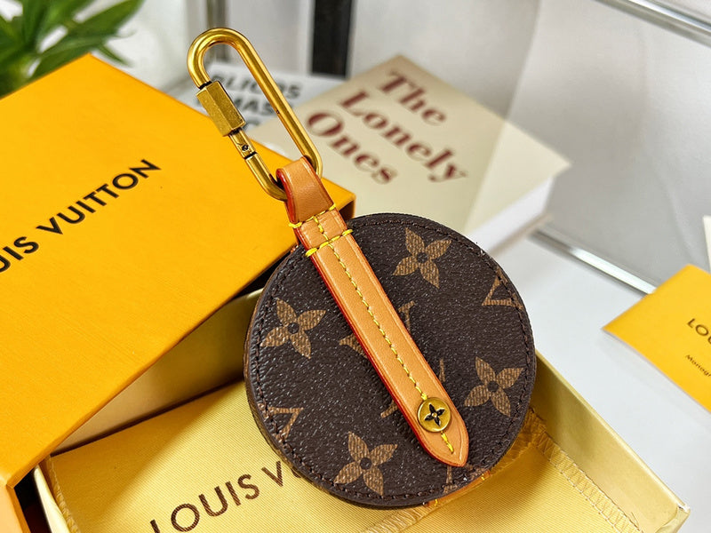 Alice Bags- Louis Vuittons  - 16603