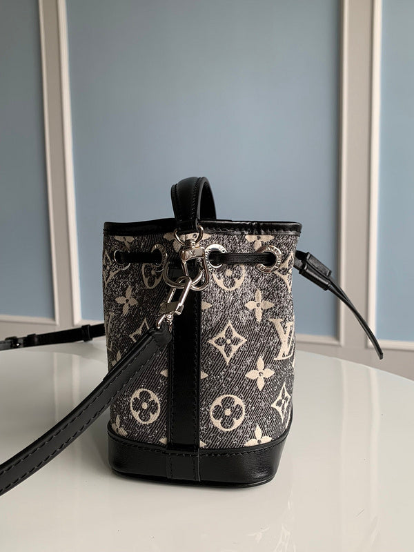 Alice Bags- Louis Vuittons  - 16101