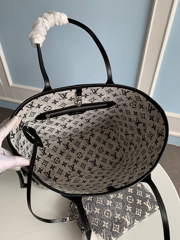 Alice Bags- Louis Vuittons  - 16098